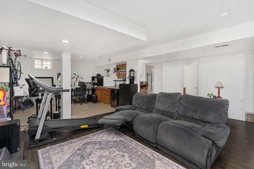 10212 STRATFORD AVENUE