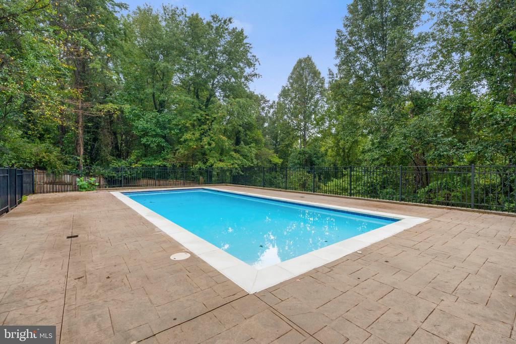 7154 CHESTERFIELD DRIVE