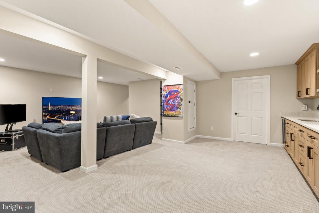 7154 CHESTERFIELD DRIVE