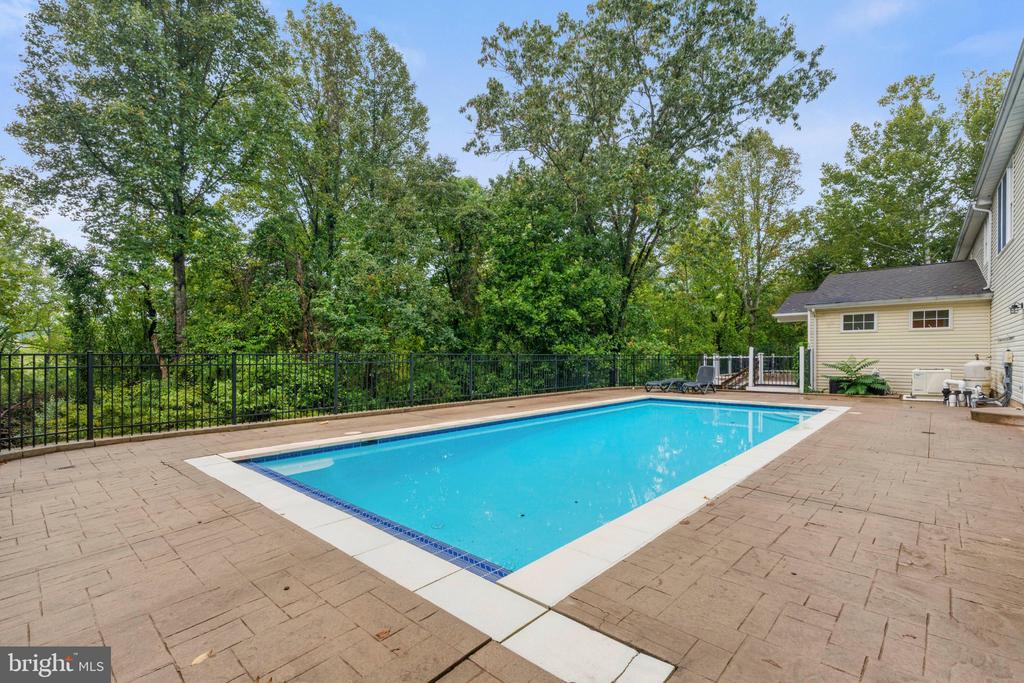 7154 CHESTERFIELD DRIVE