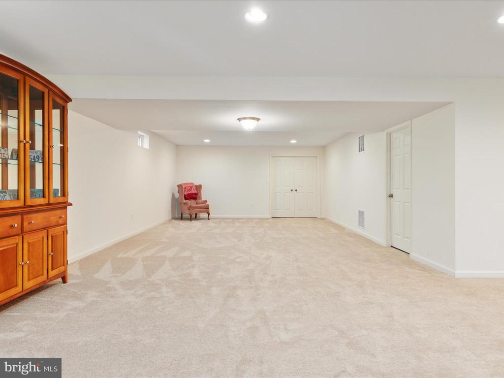 327 LYNNEHAVEN DRIVE