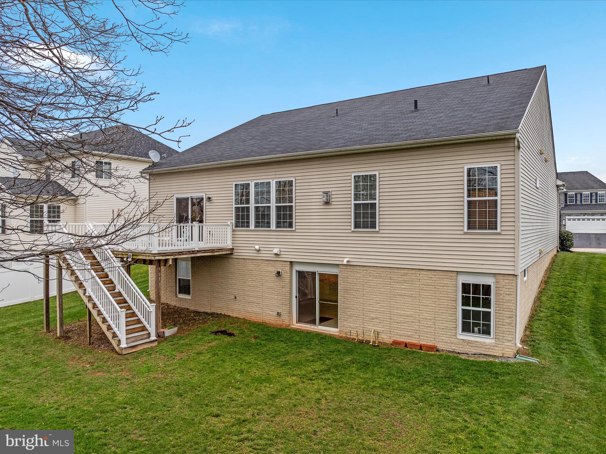 327 LYNNEHAVEN DRIVE