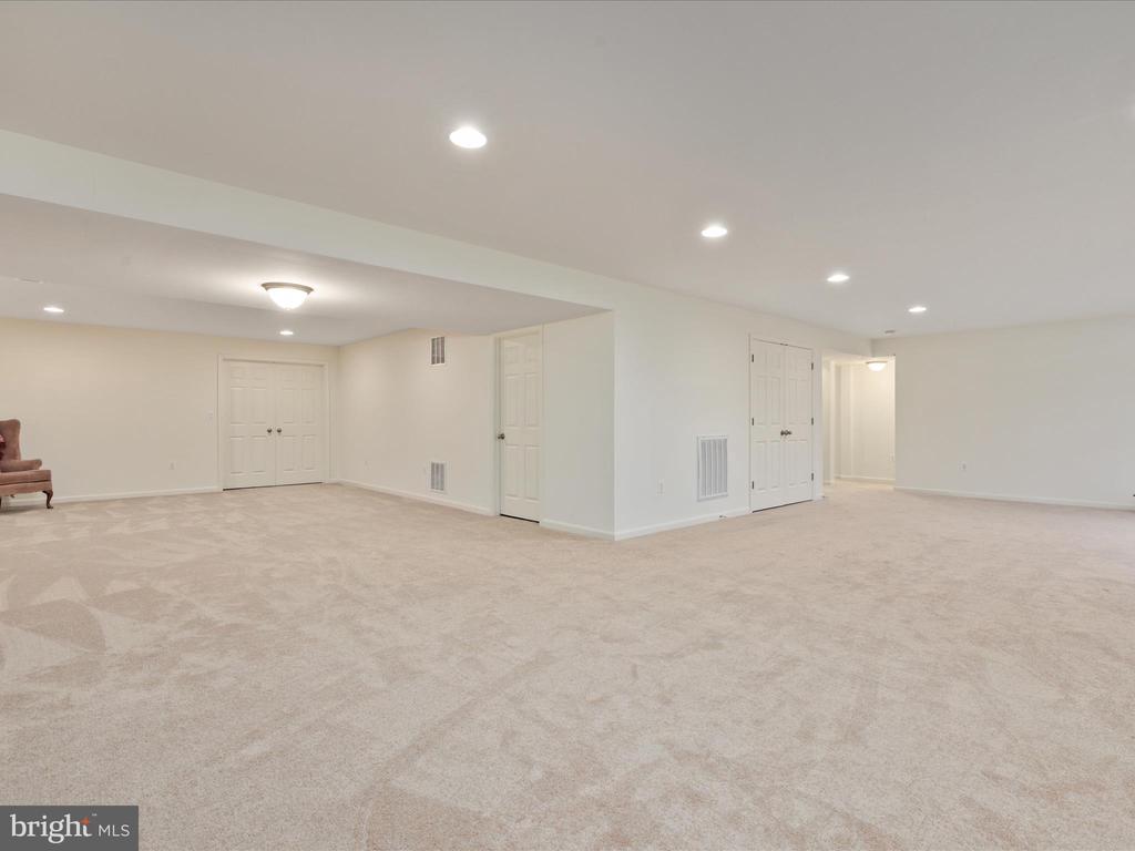 327 LYNNEHAVEN DRIVE