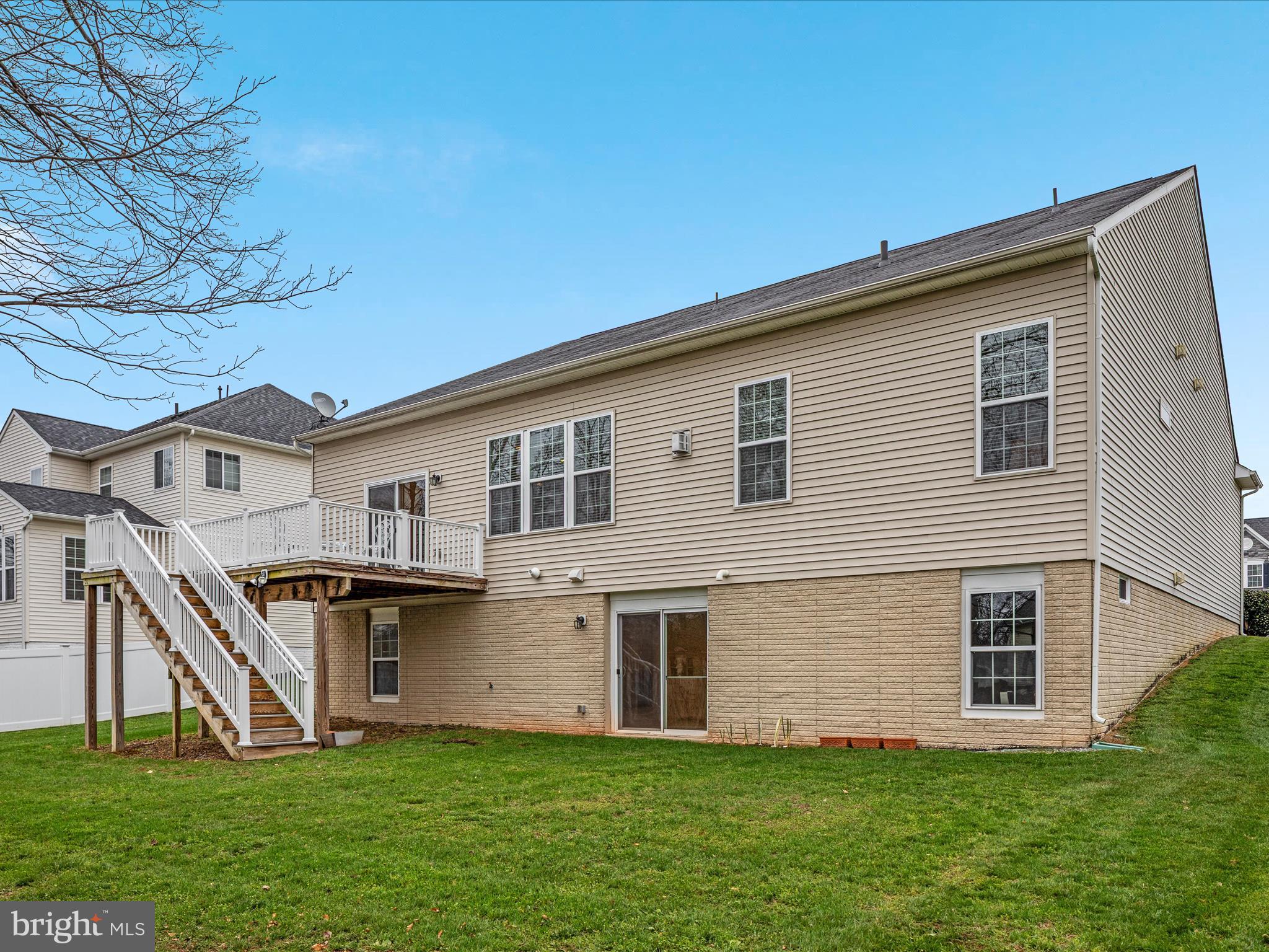 327 LYNNEHAVEN DRIVE