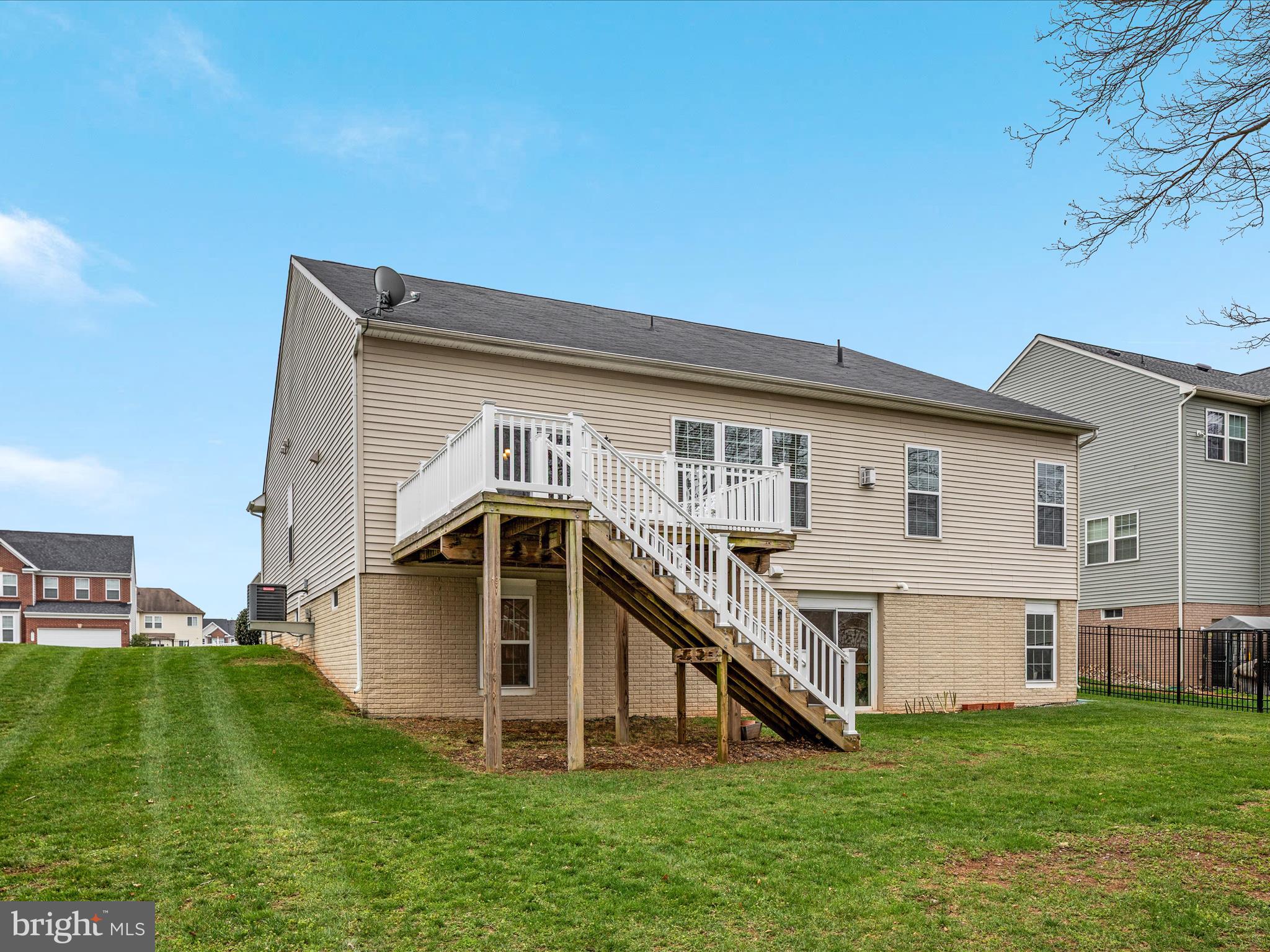 327 LYNNEHAVEN DRIVE