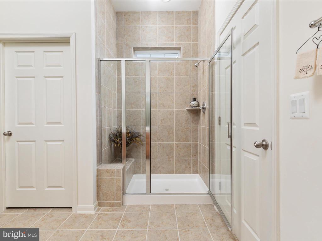 327 LYNNEHAVEN DRIVE
