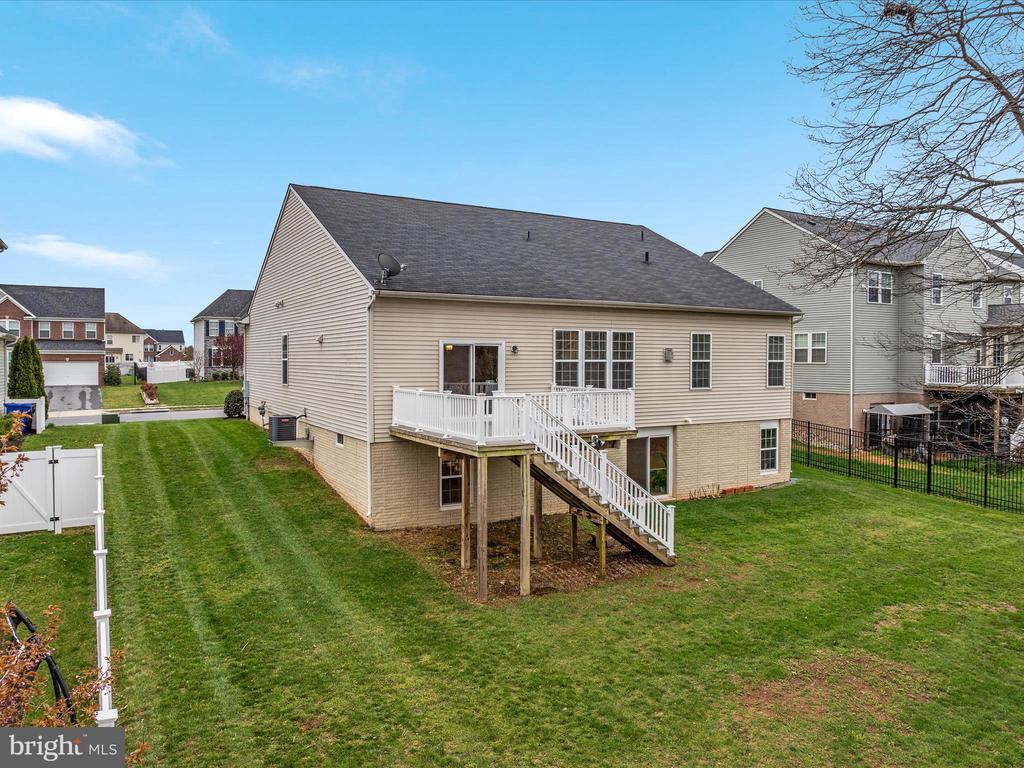 327 LYNNEHAVEN DRIVE