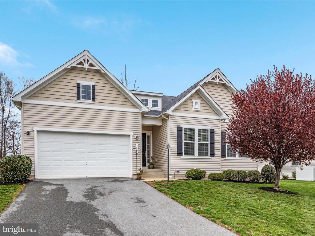 327 LYNNEHAVEN DRIVE