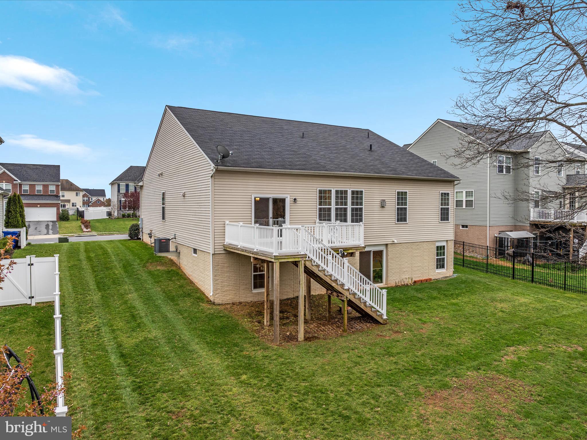 327 LYNNEHAVEN DRIVE