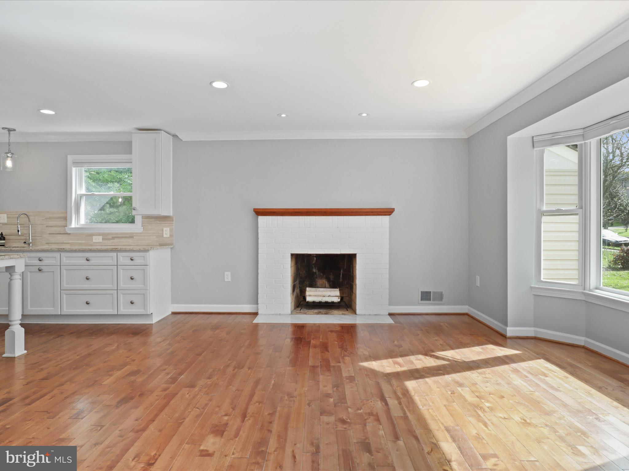 6612 KERNS ROAD