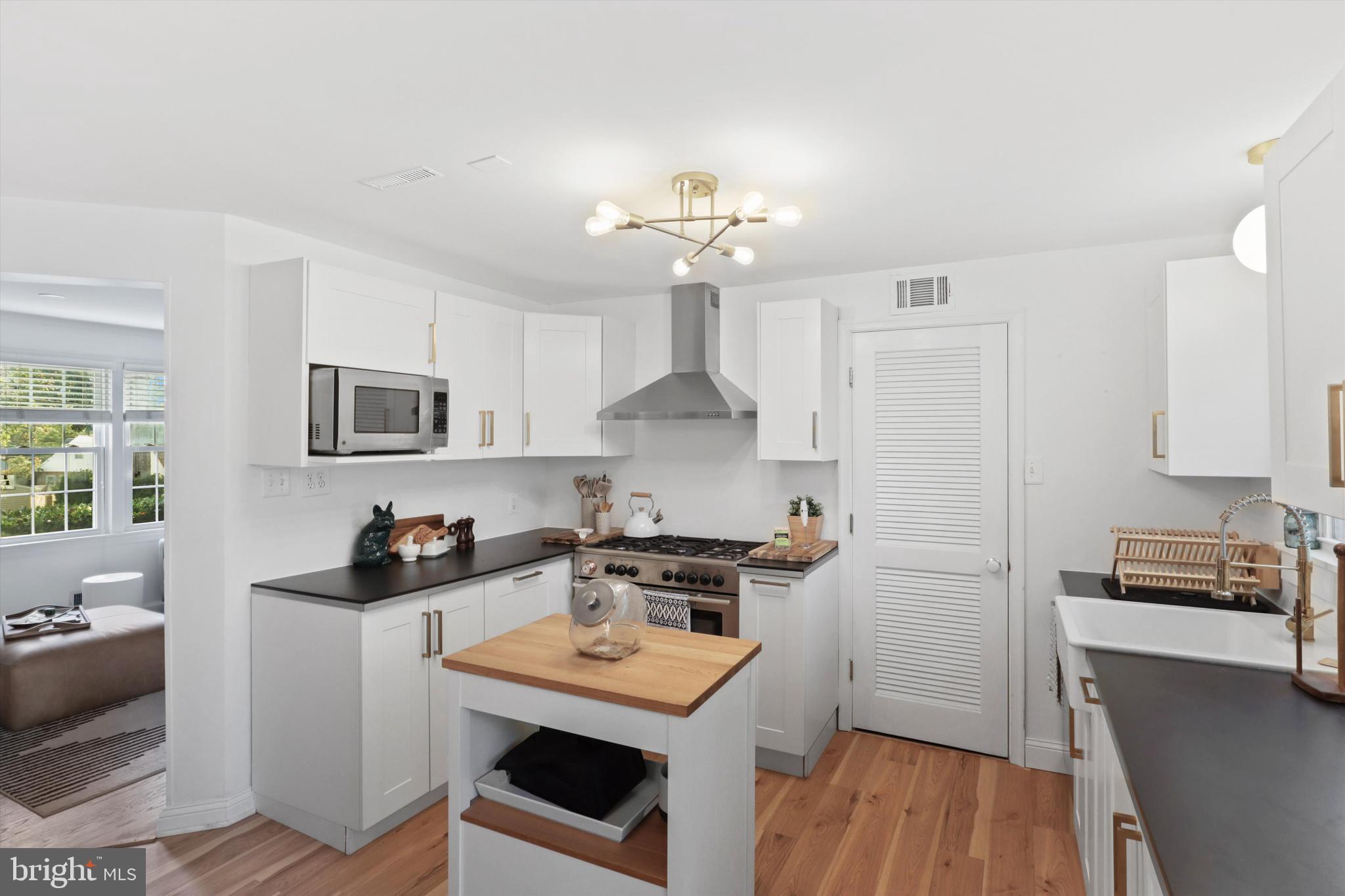 7327 POPLAR COURT