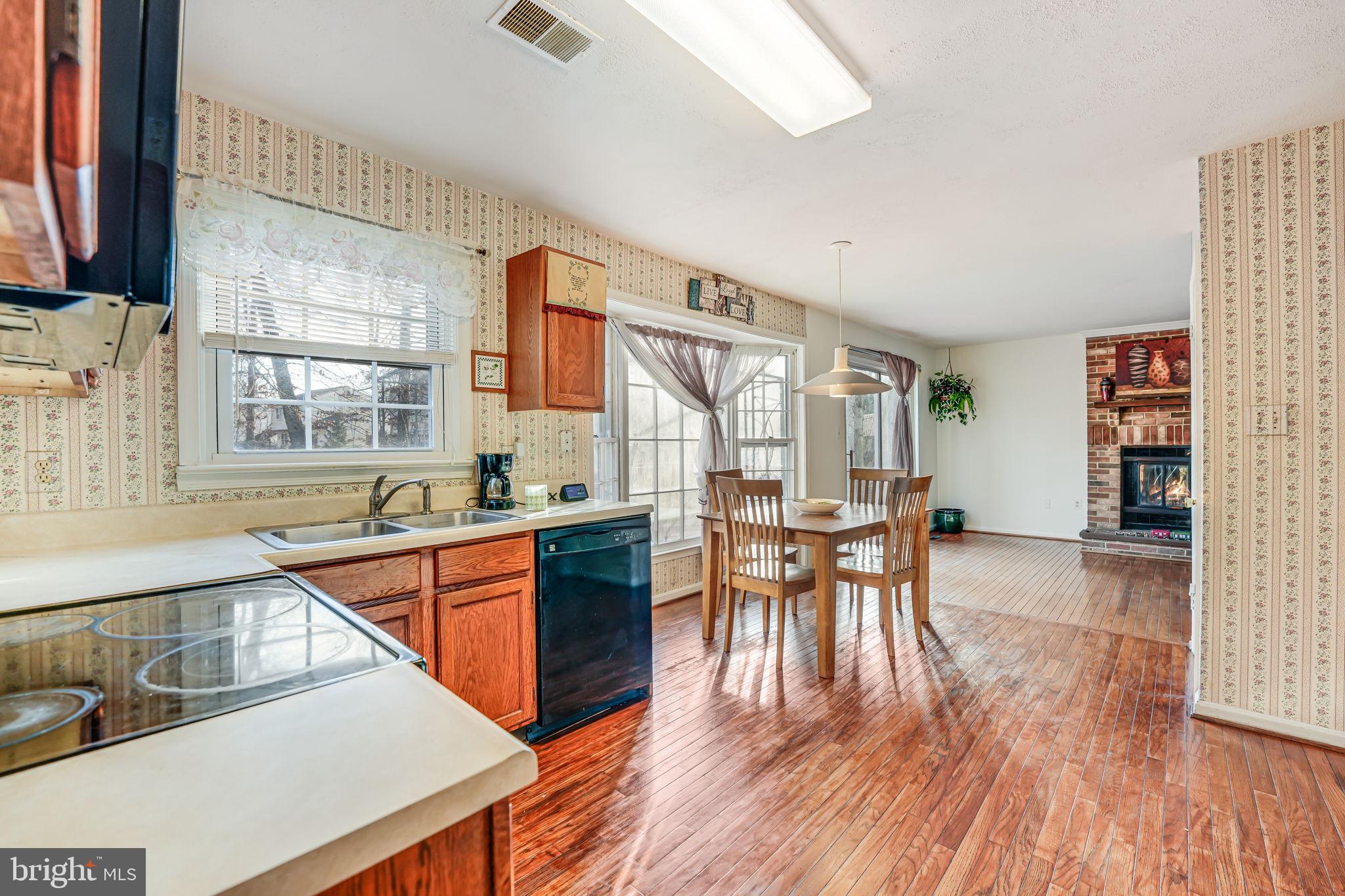 8005 PARKLANE COURT