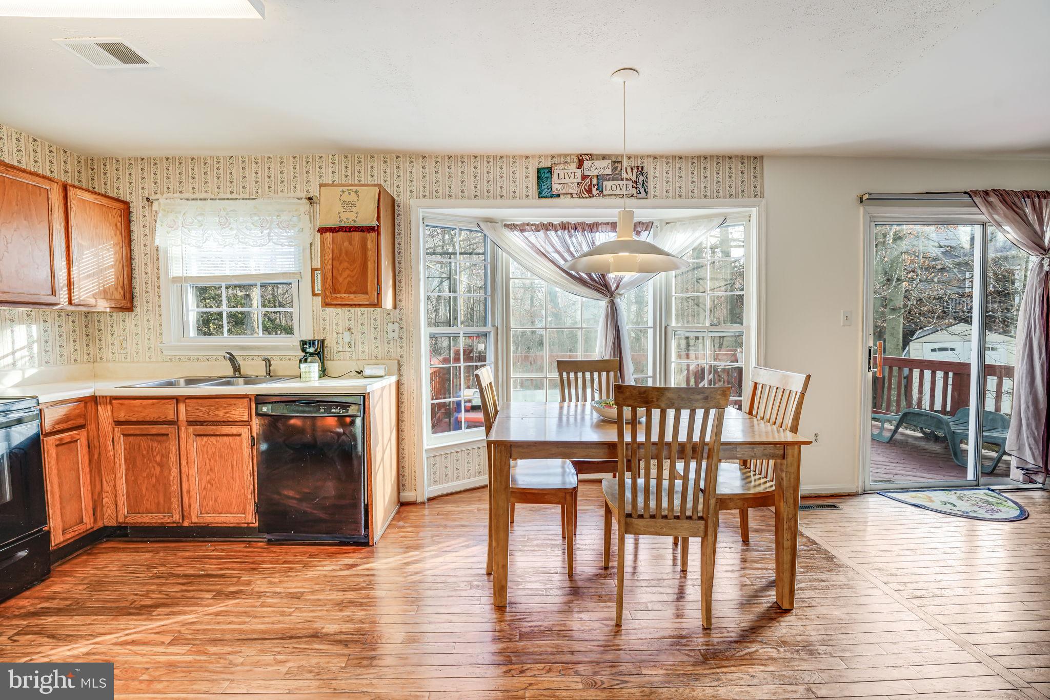 8005 PARKLANE COURT