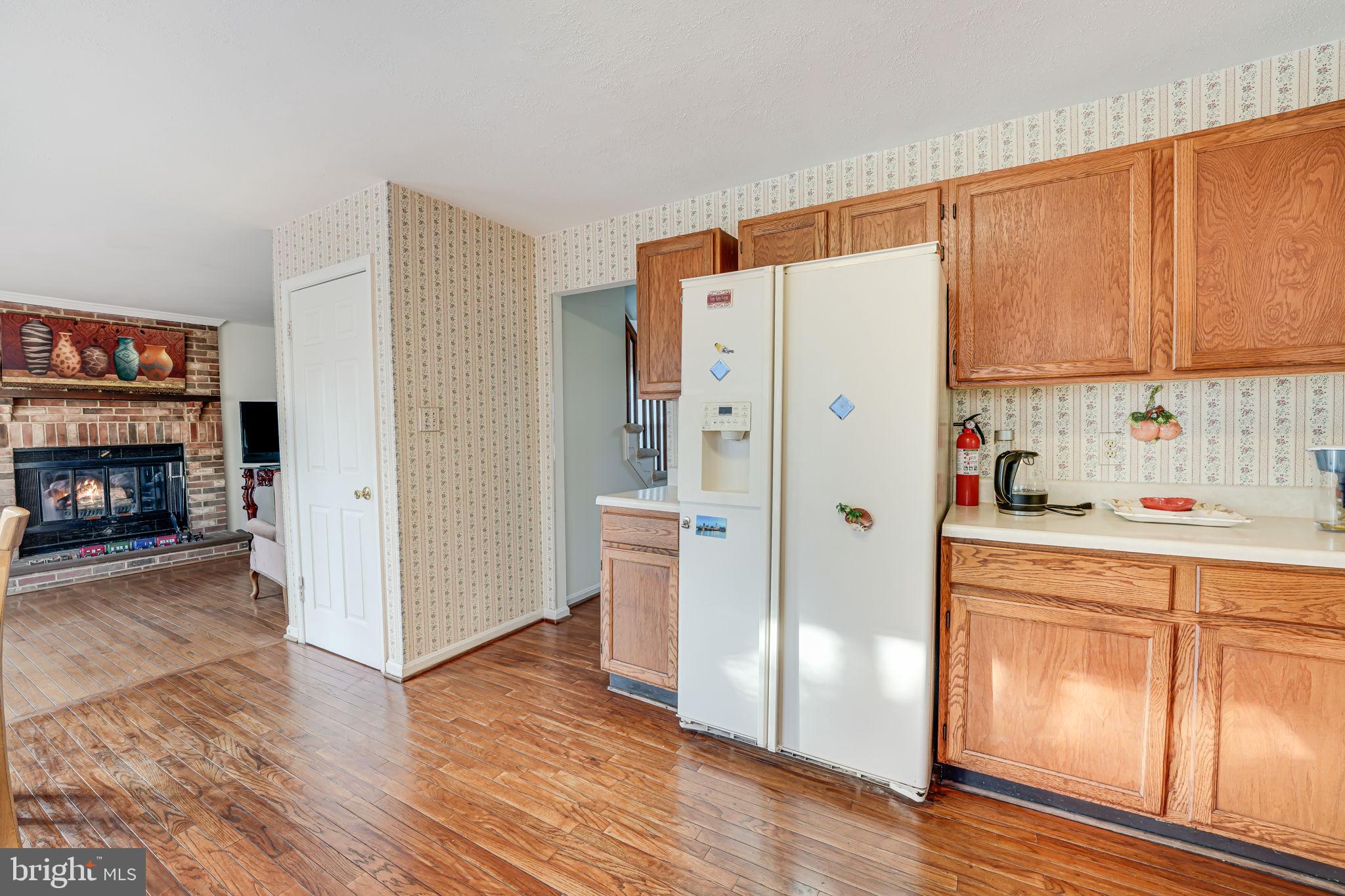 8005 PARKLANE COURT