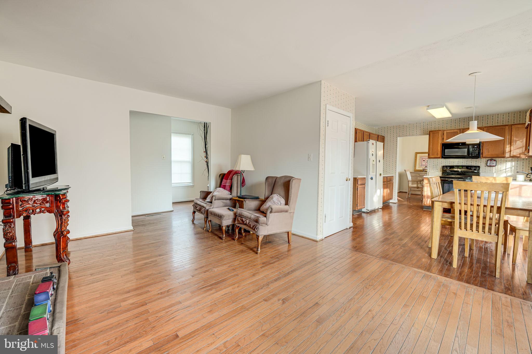 8005 PARKLANE COURT