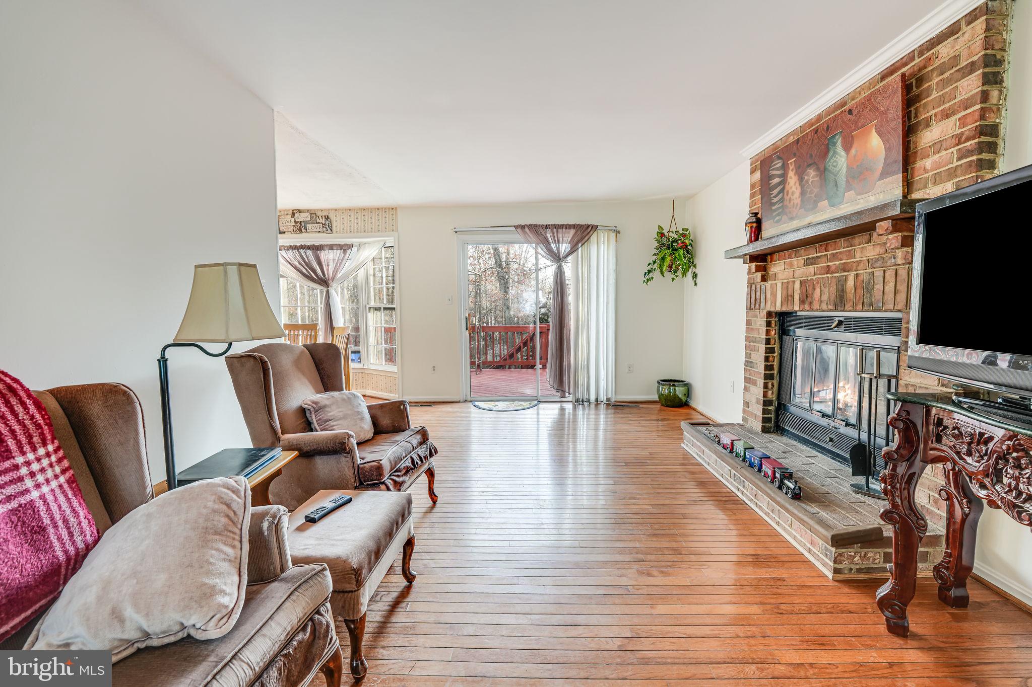 8005 PARKLANE COURT
