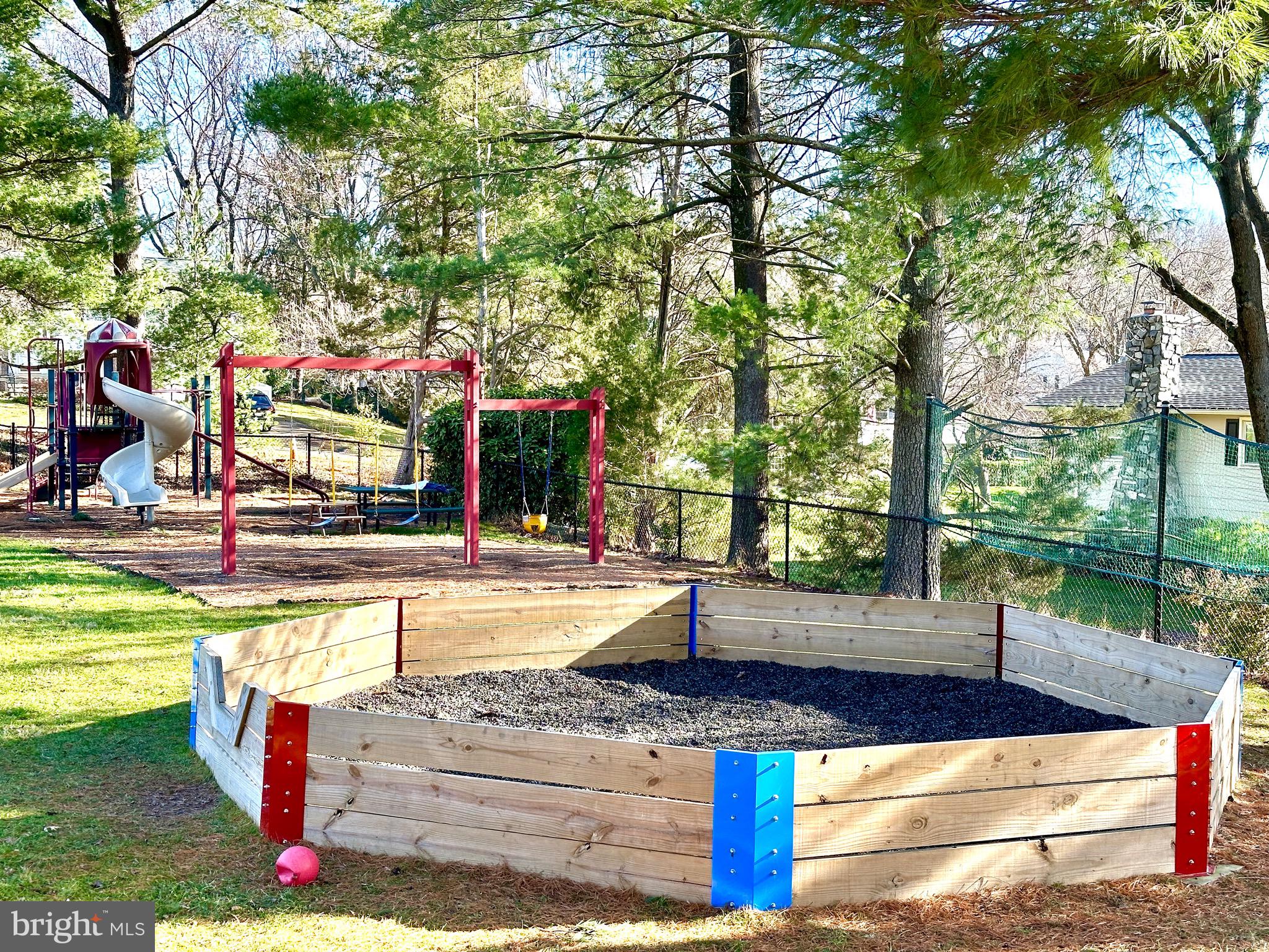 2529 W MEREDITH DRIVE