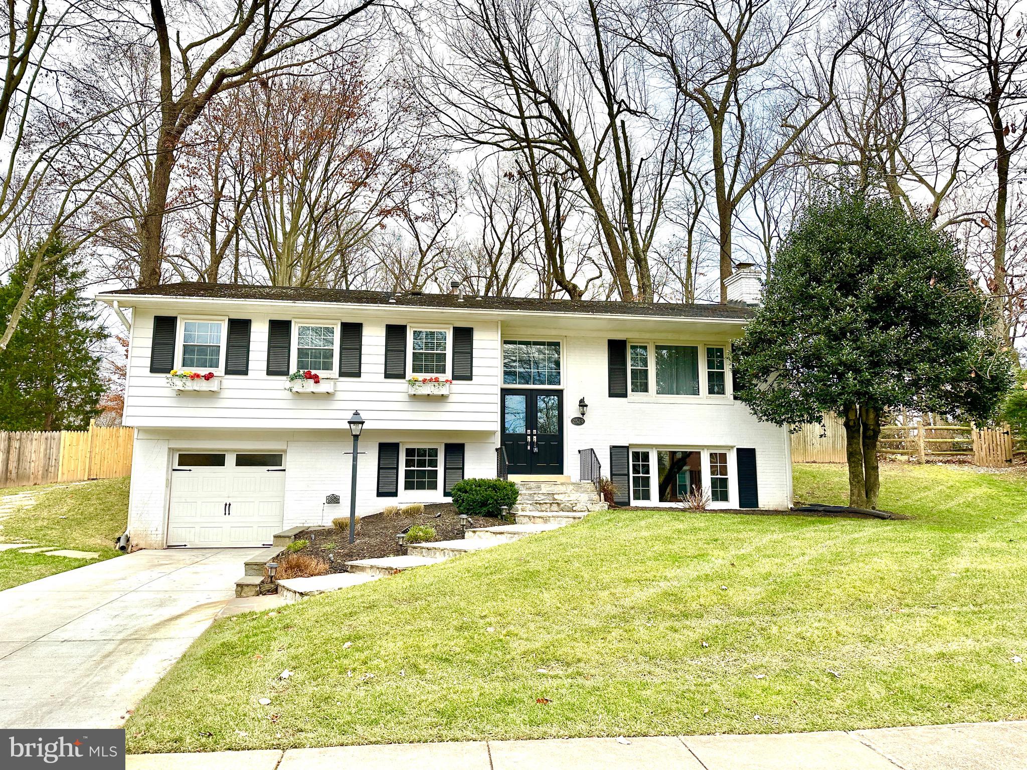 2529 W MEREDITH DRIVE