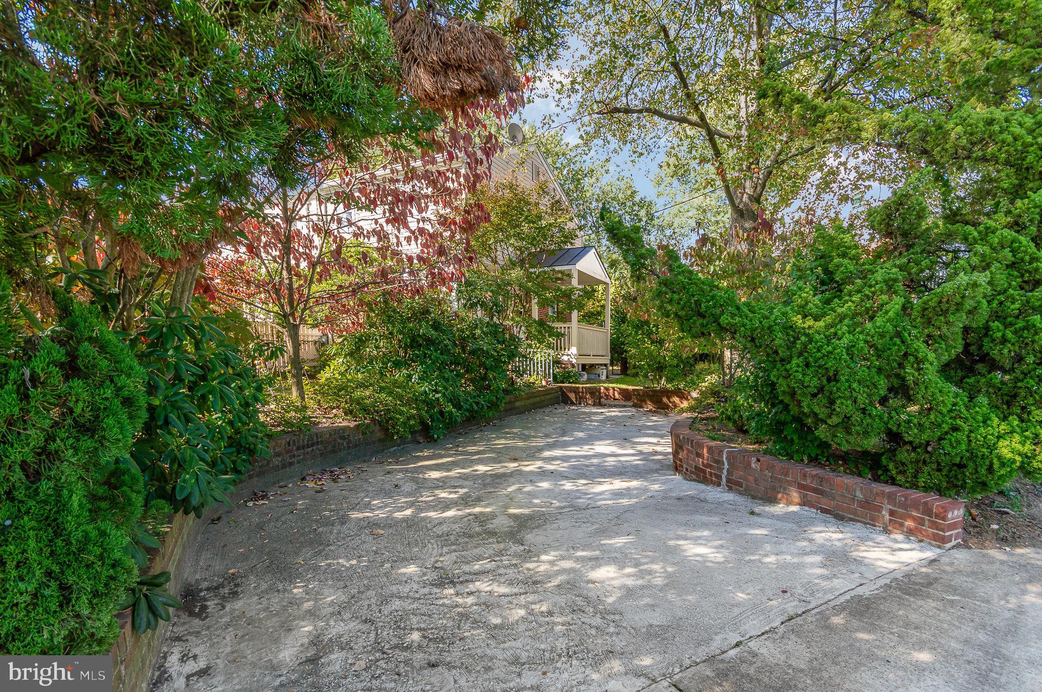 6944 UNIVERSITY DRIVE