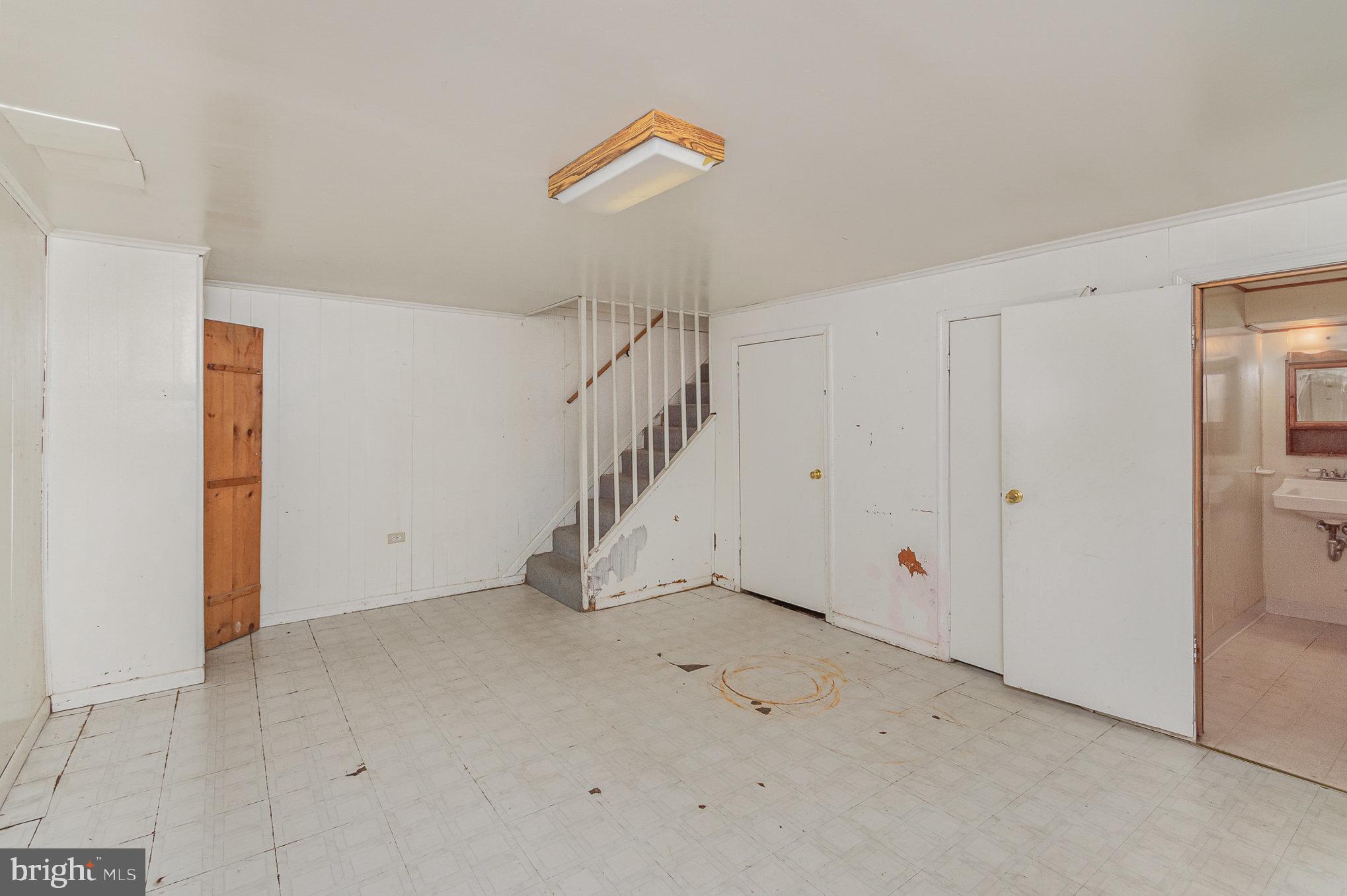 6944 UNIVERSITY DRIVE