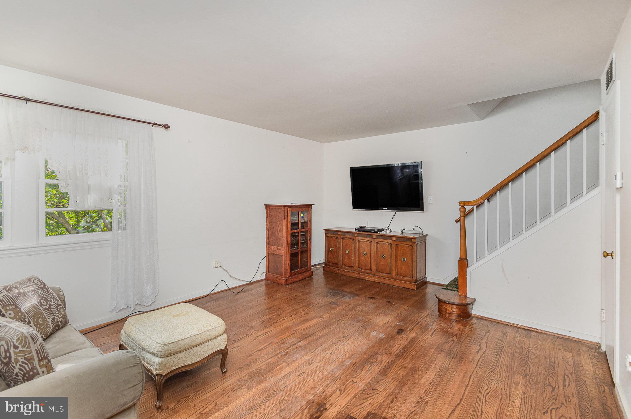 6944 UNIVERSITY DRIVE
