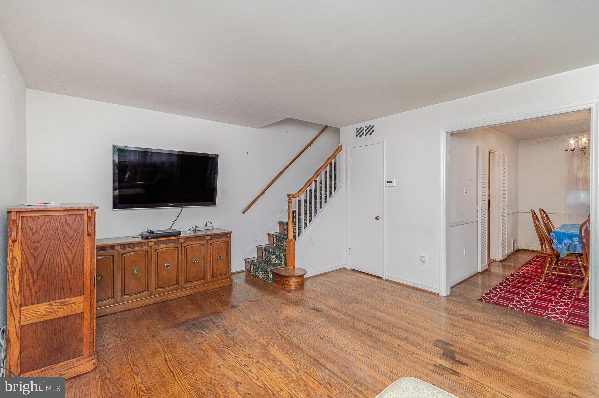 6944 UNIVERSITY DRIVE
