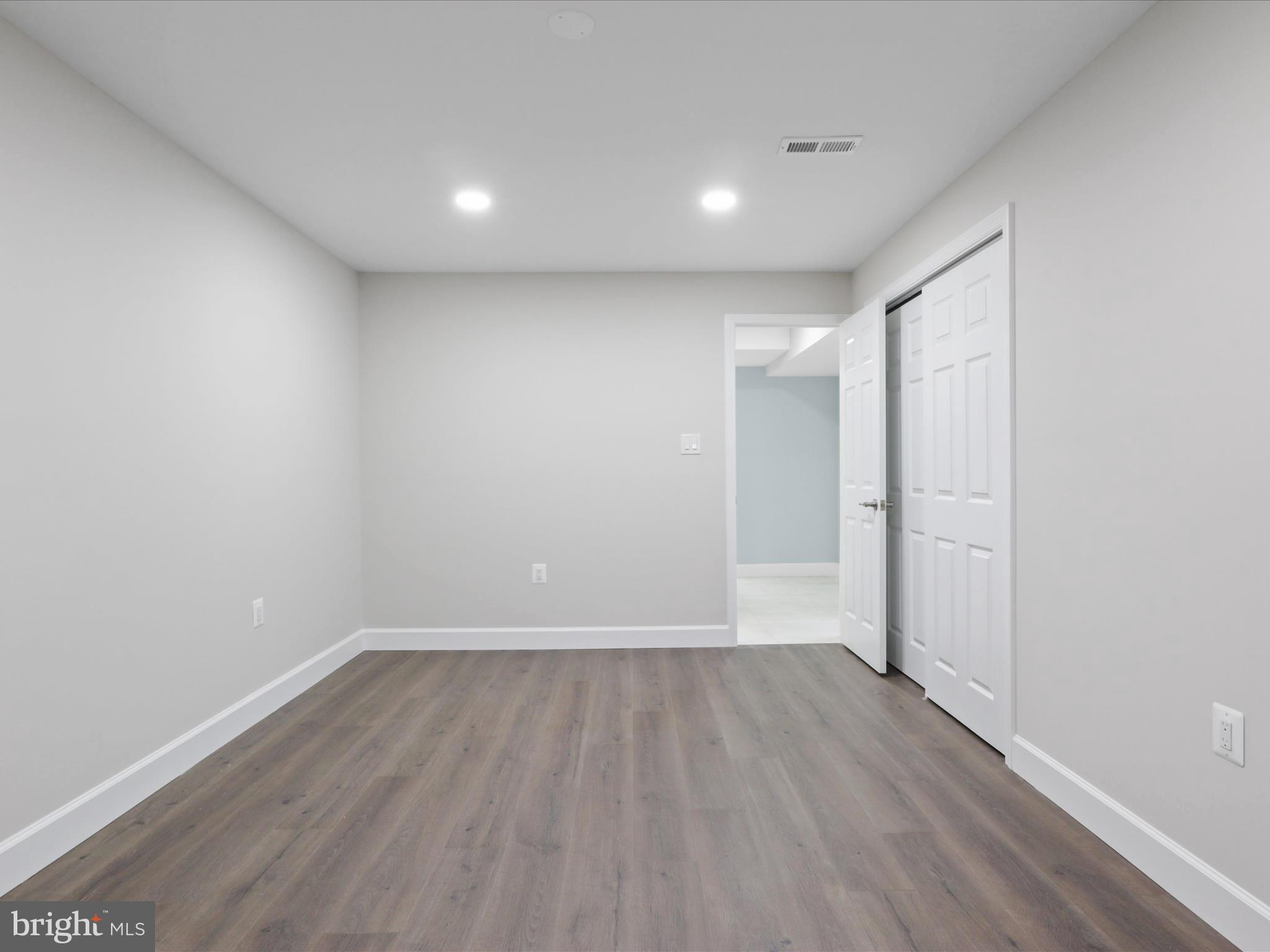 7852 GLENISTER DRIVE
