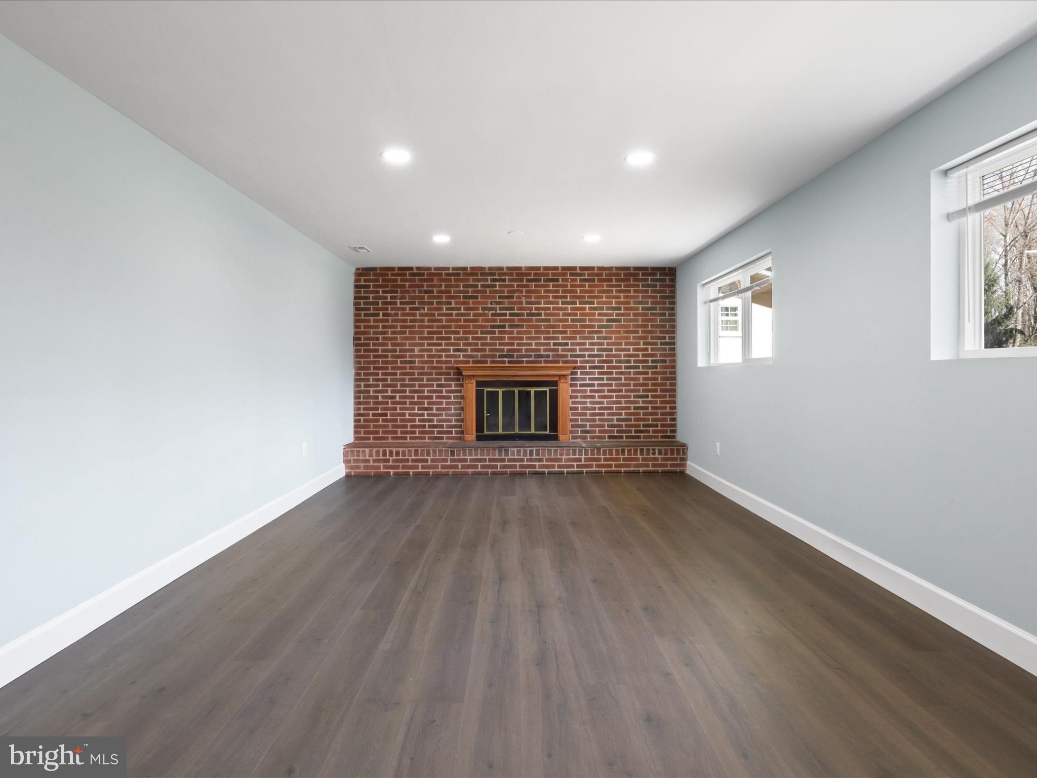 7852 GLENISTER DRIVE