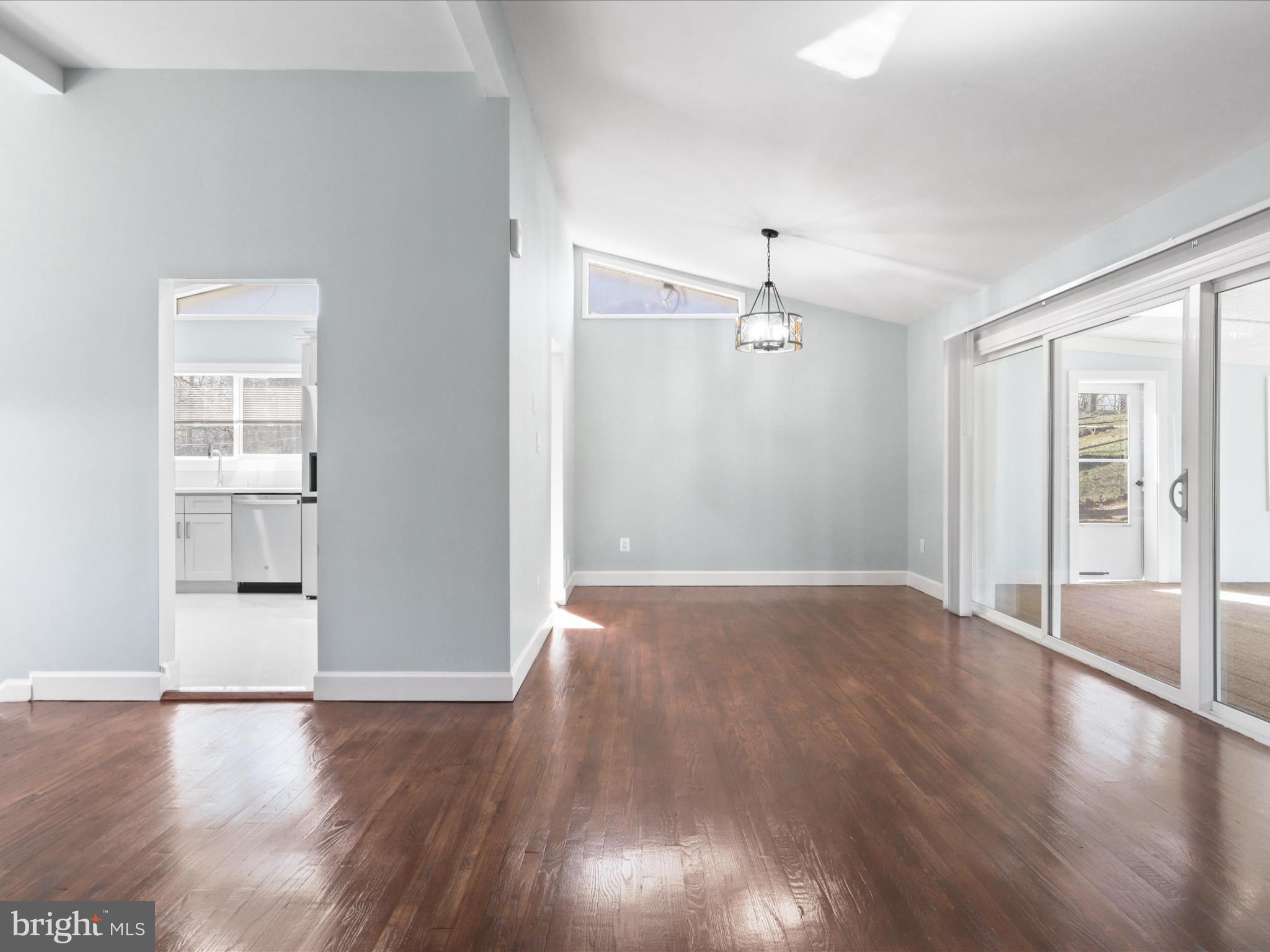 7852 GLENISTER DRIVE