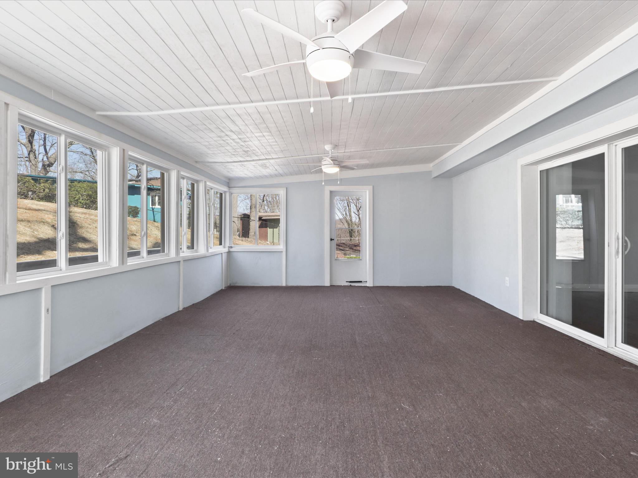 7852 GLENISTER DRIVE