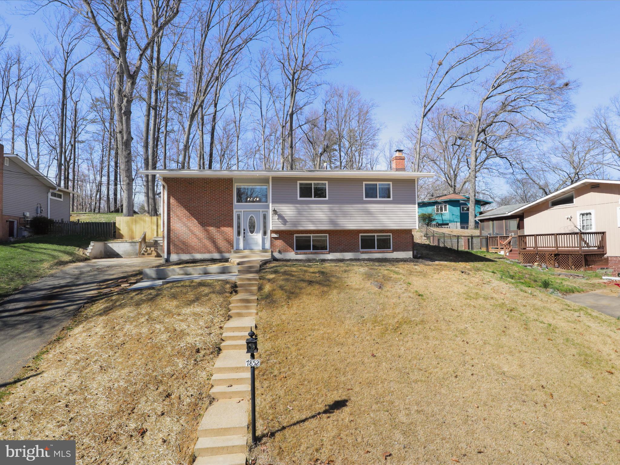 7852 GLENISTER DRIVE