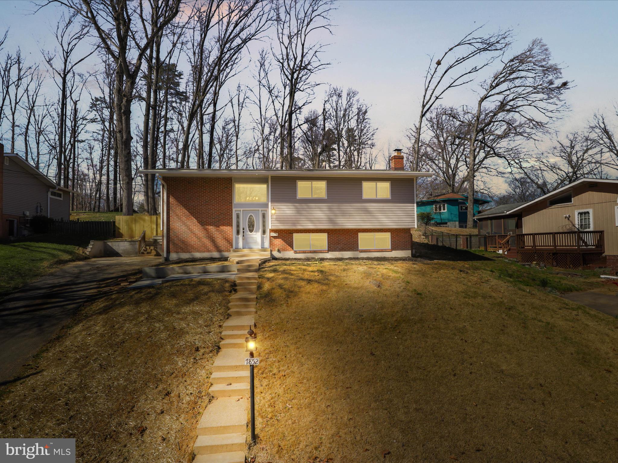 7852 GLENISTER DRIVE