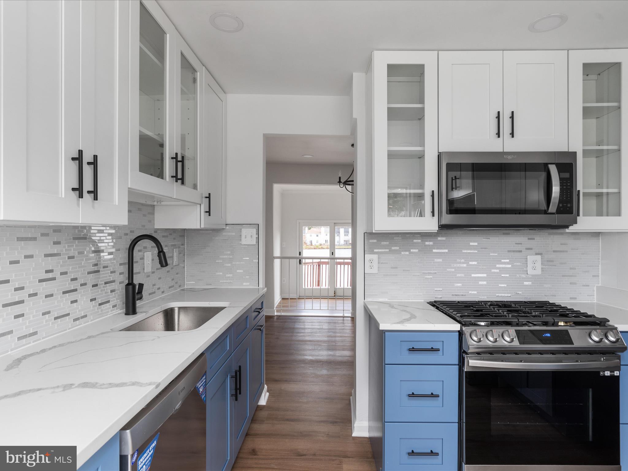 5321 LAKE COVE COURT