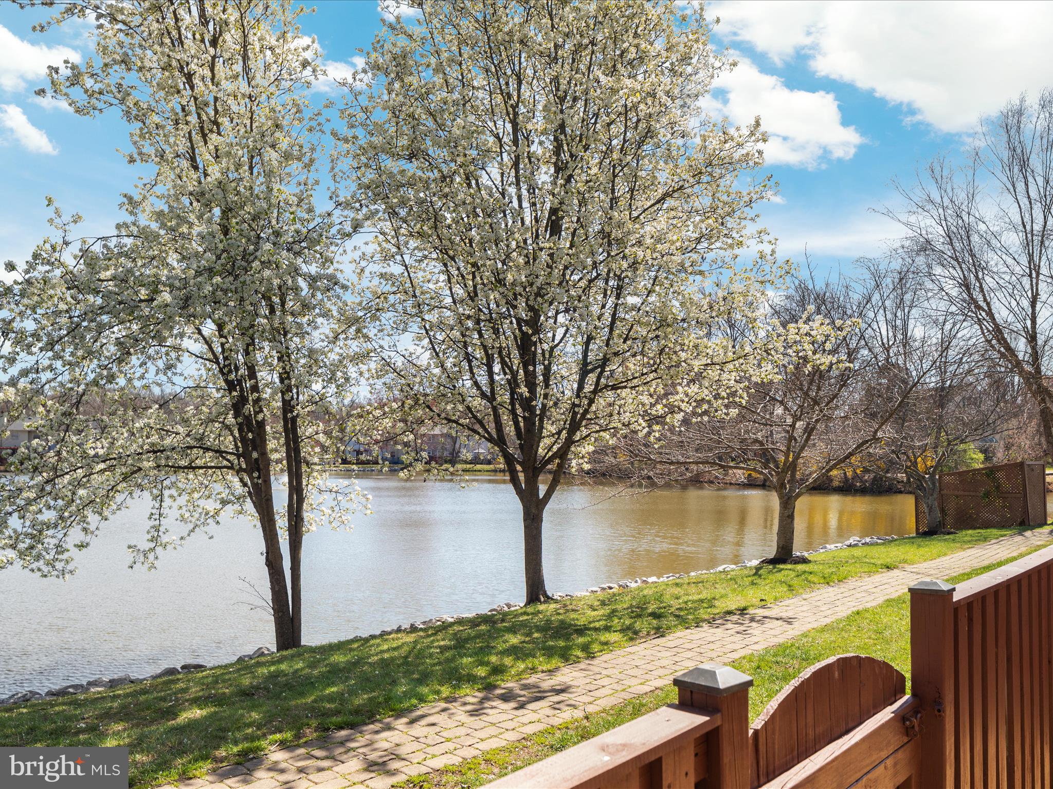 5321 LAKE COVE COURT