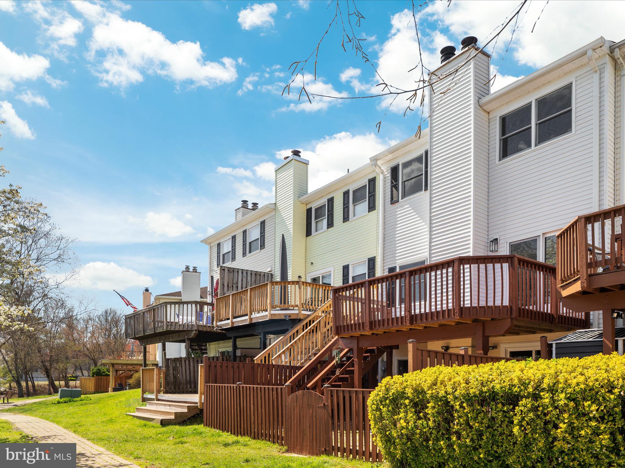 5321 LAKE COVE COURT