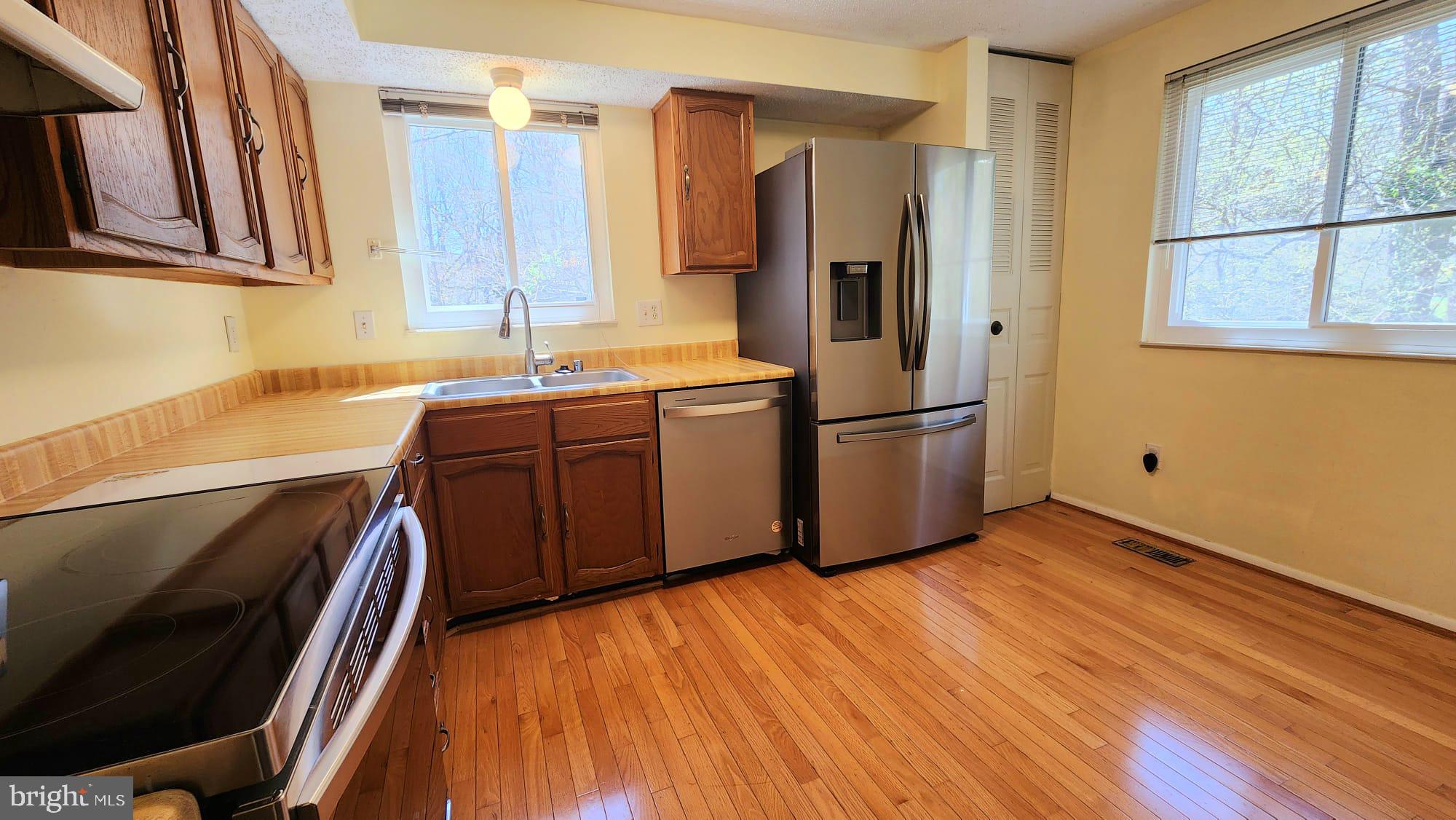 5880 JACKSONS OAK COURT