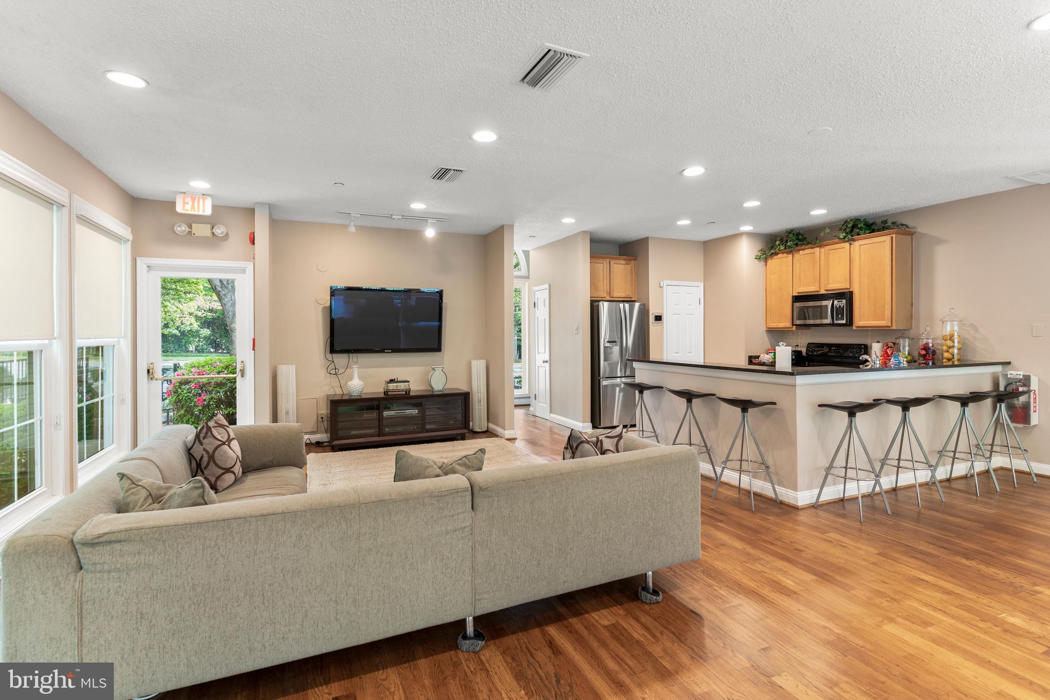 1517 LINCOLN WAY 301