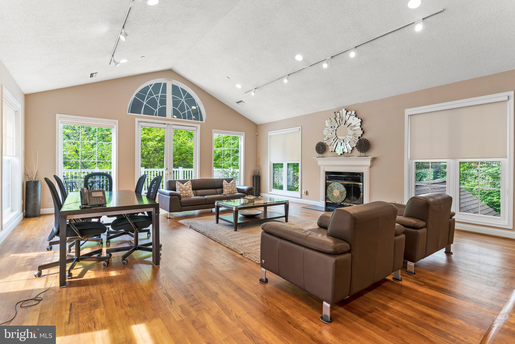 1517 LINCOLN WAY 301