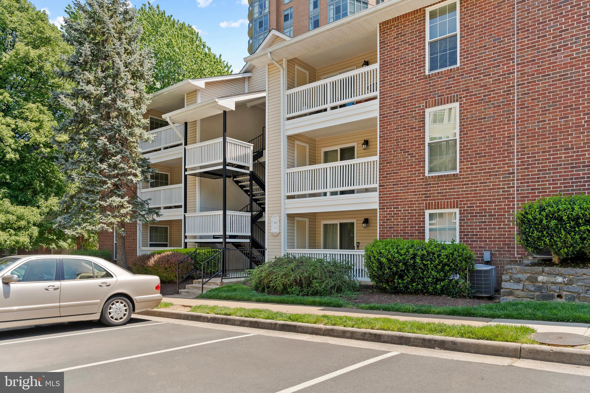 1517 LINCOLN WAY 301