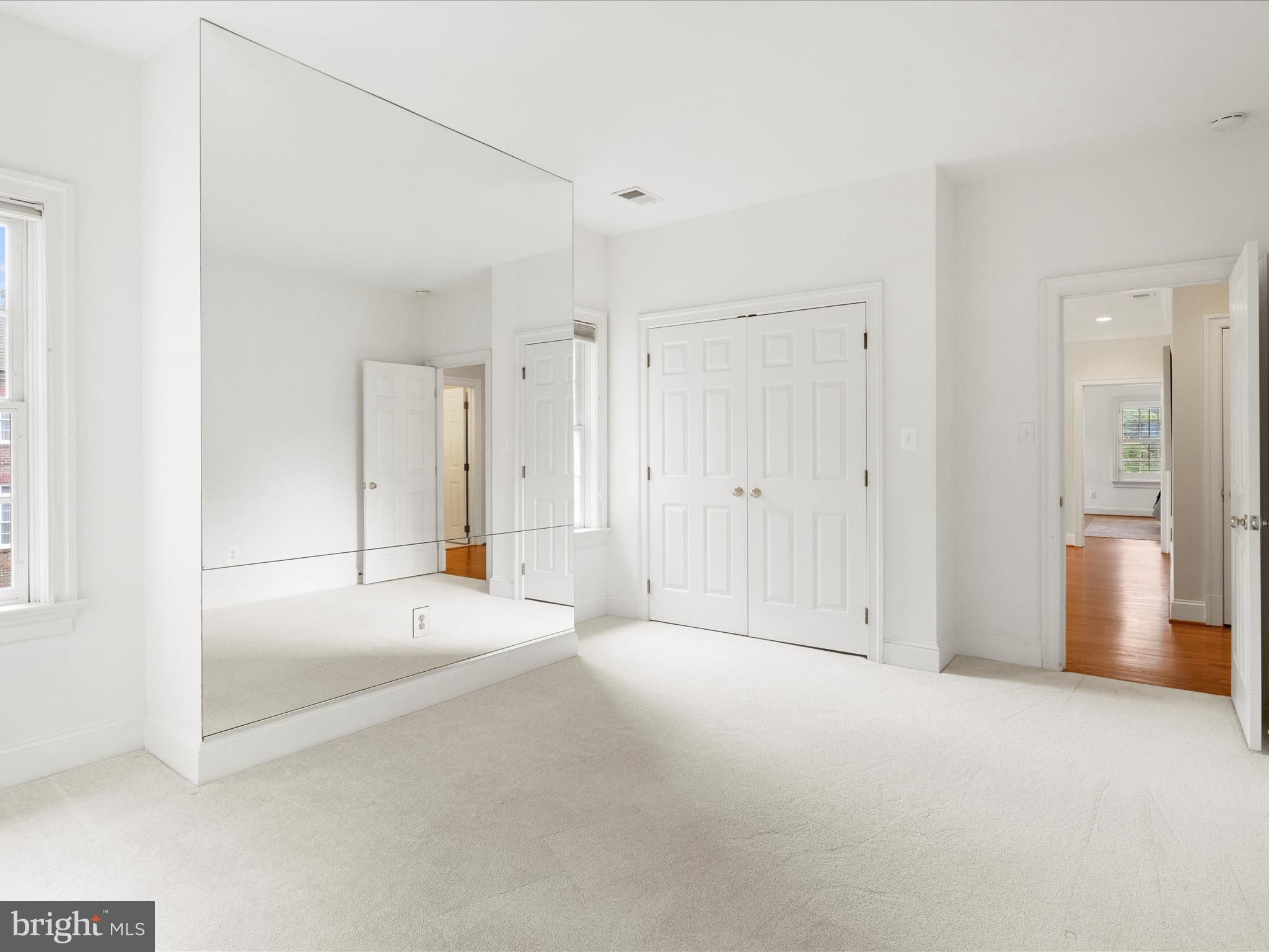 2041 MAYFAIR MCLEAN COURT