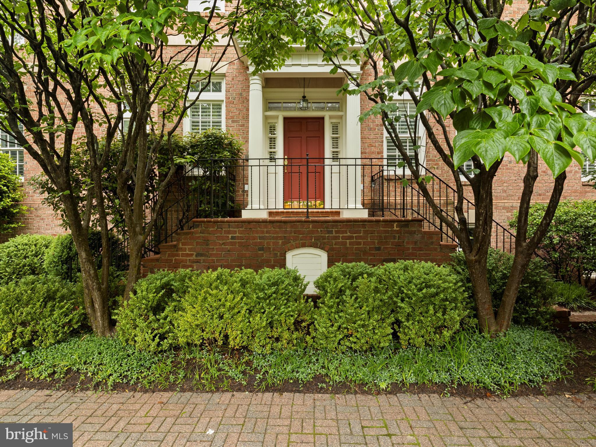 2041 MAYFAIR MCLEAN COURT