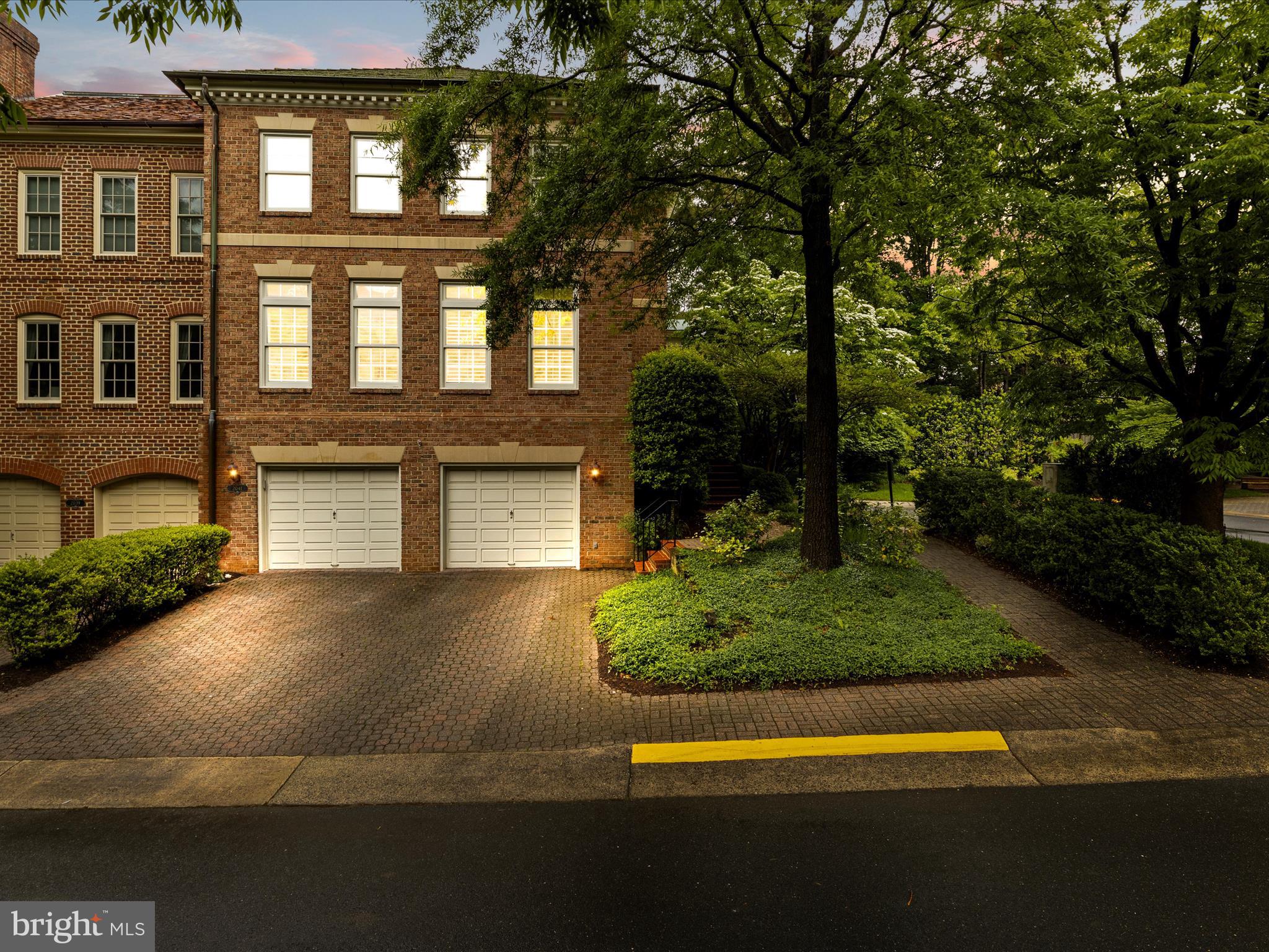 2041 MAYFAIR MCLEAN COURT