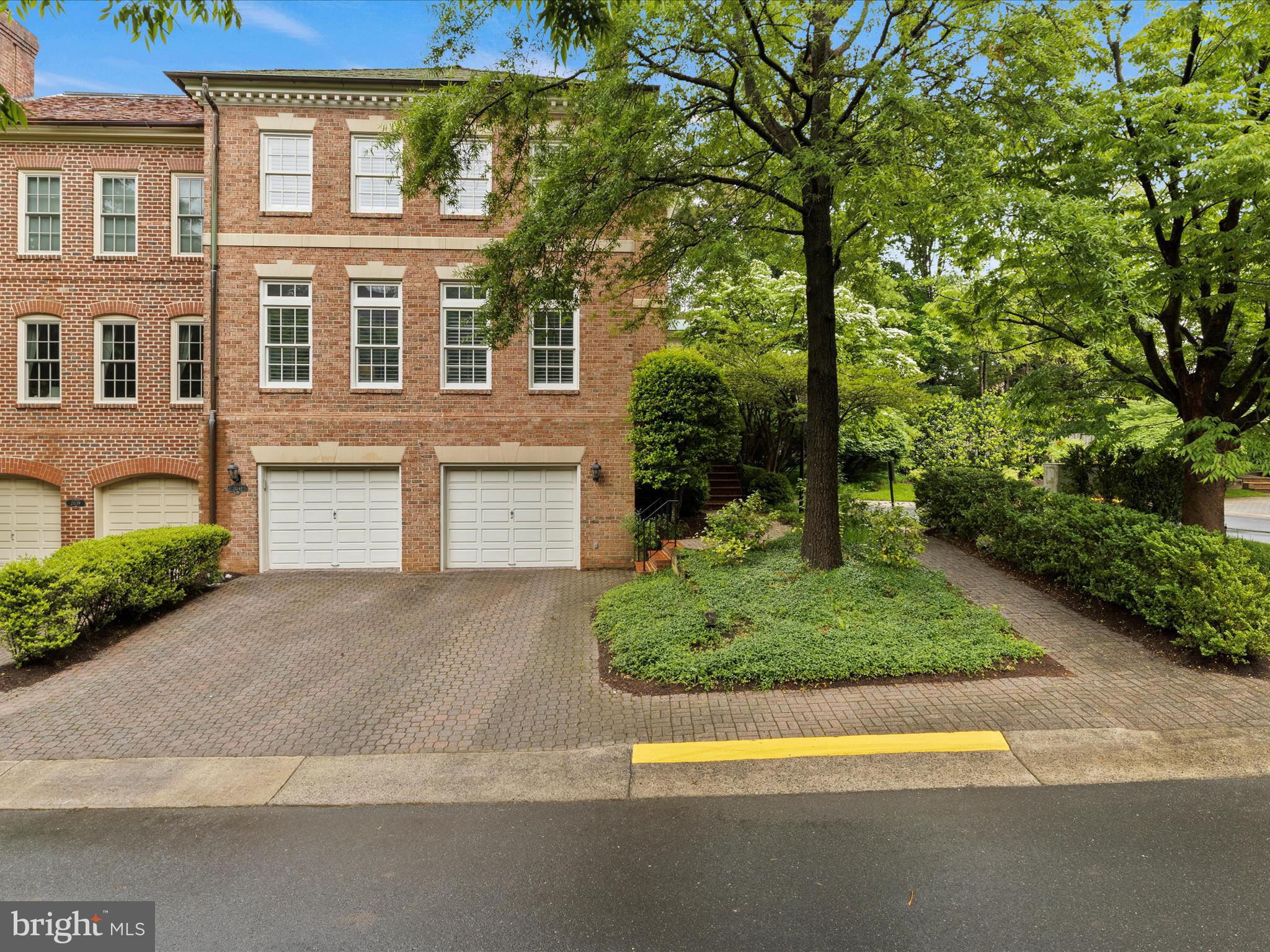 2041 MAYFAIR MCLEAN COURT