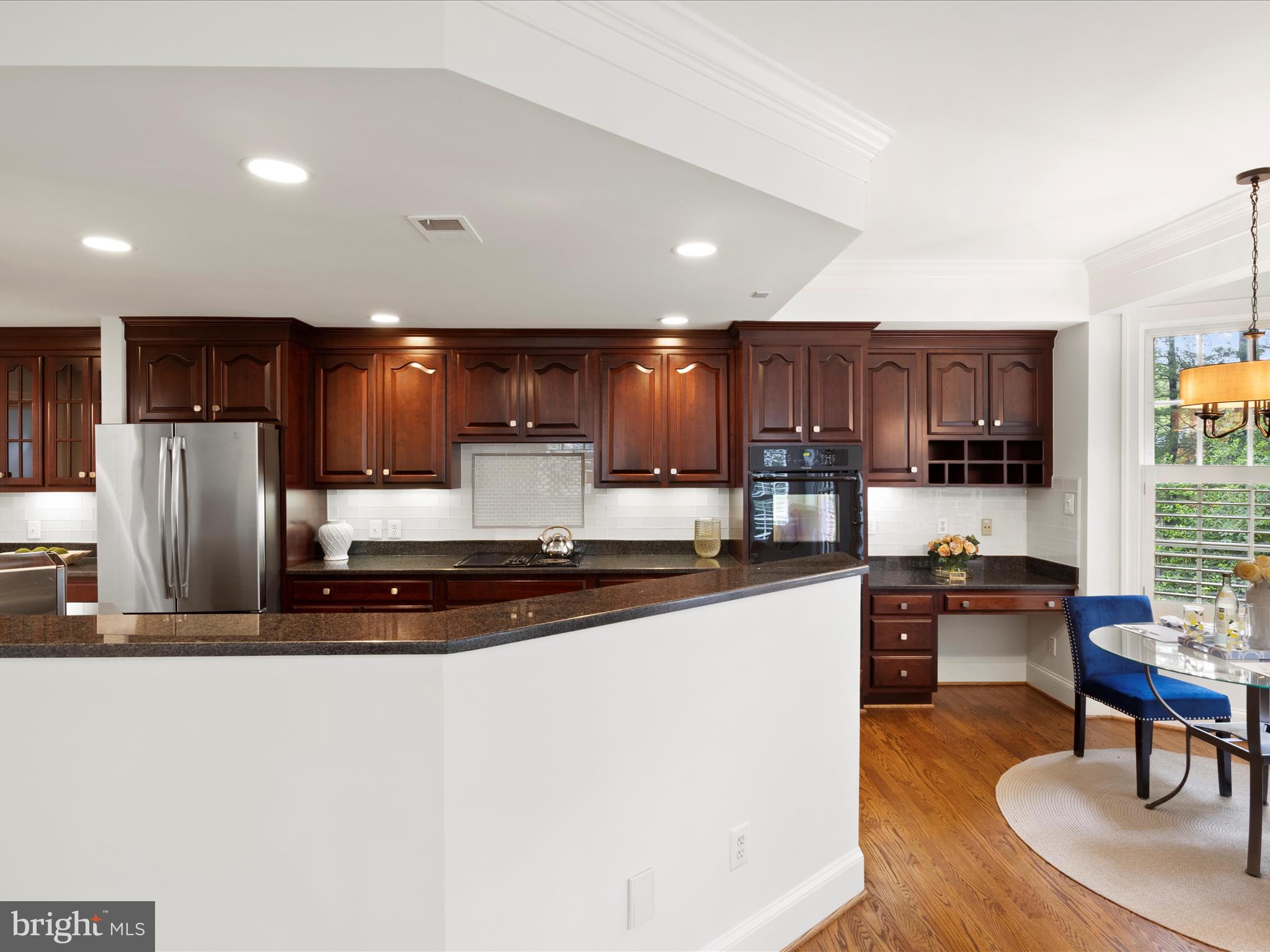 2041 MAYFAIR MCLEAN COURT