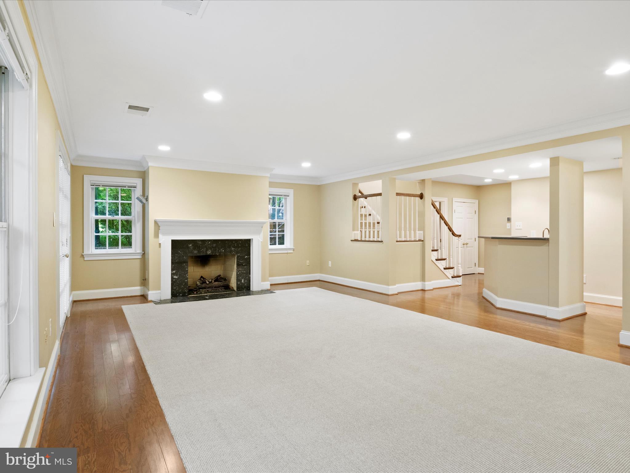 2041 MAYFAIR MCLEAN COURT