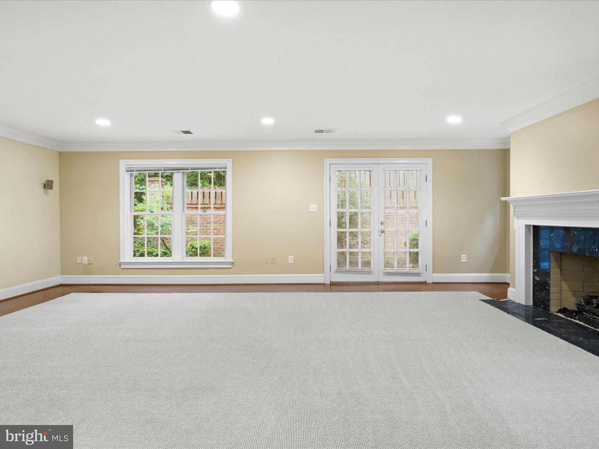 2041 MAYFAIR MCLEAN COURT