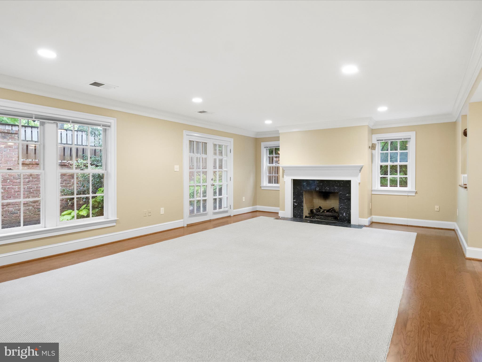 2041 MAYFAIR MCLEAN COURT