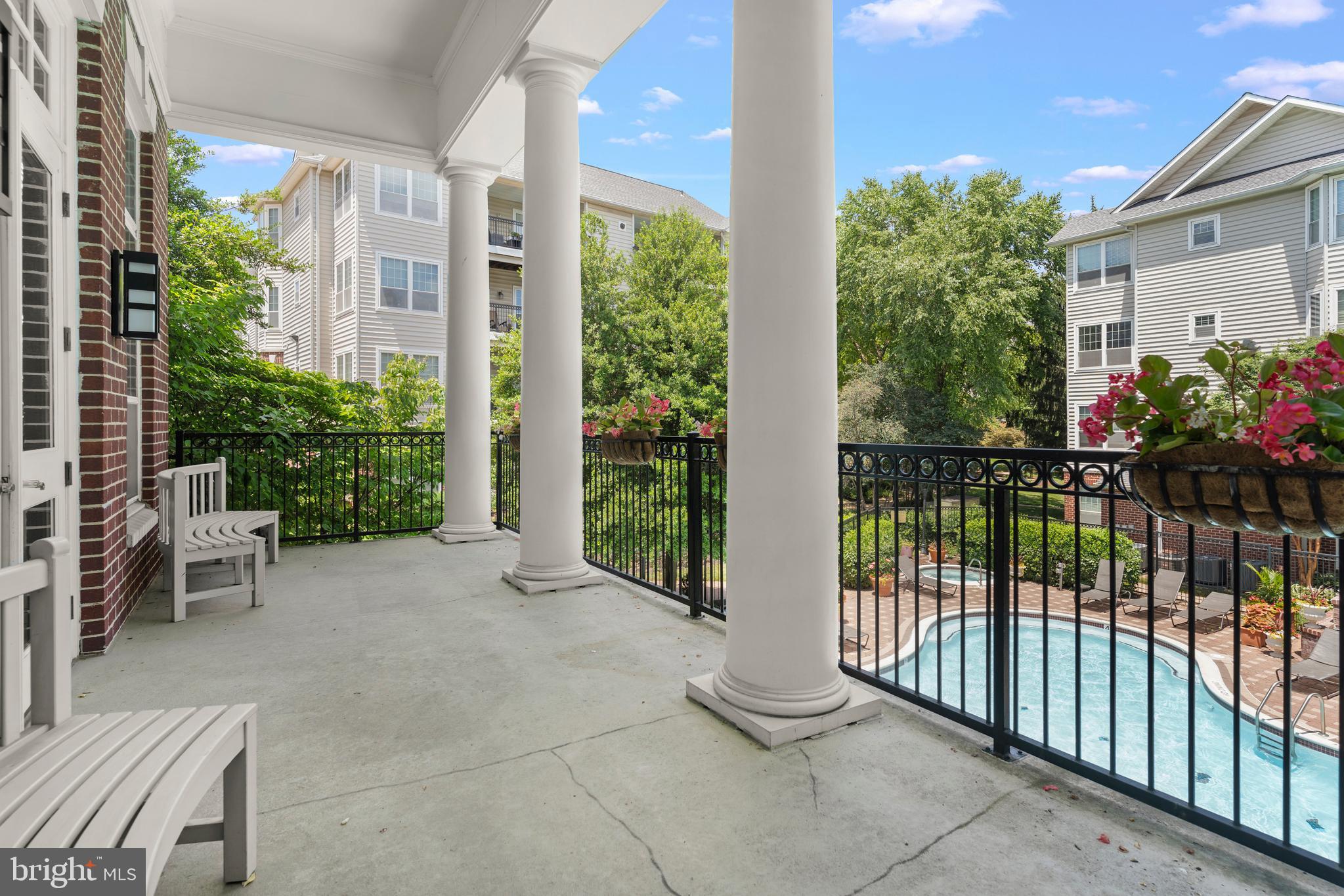 1550 SPRING GATE DRIVE 8409
