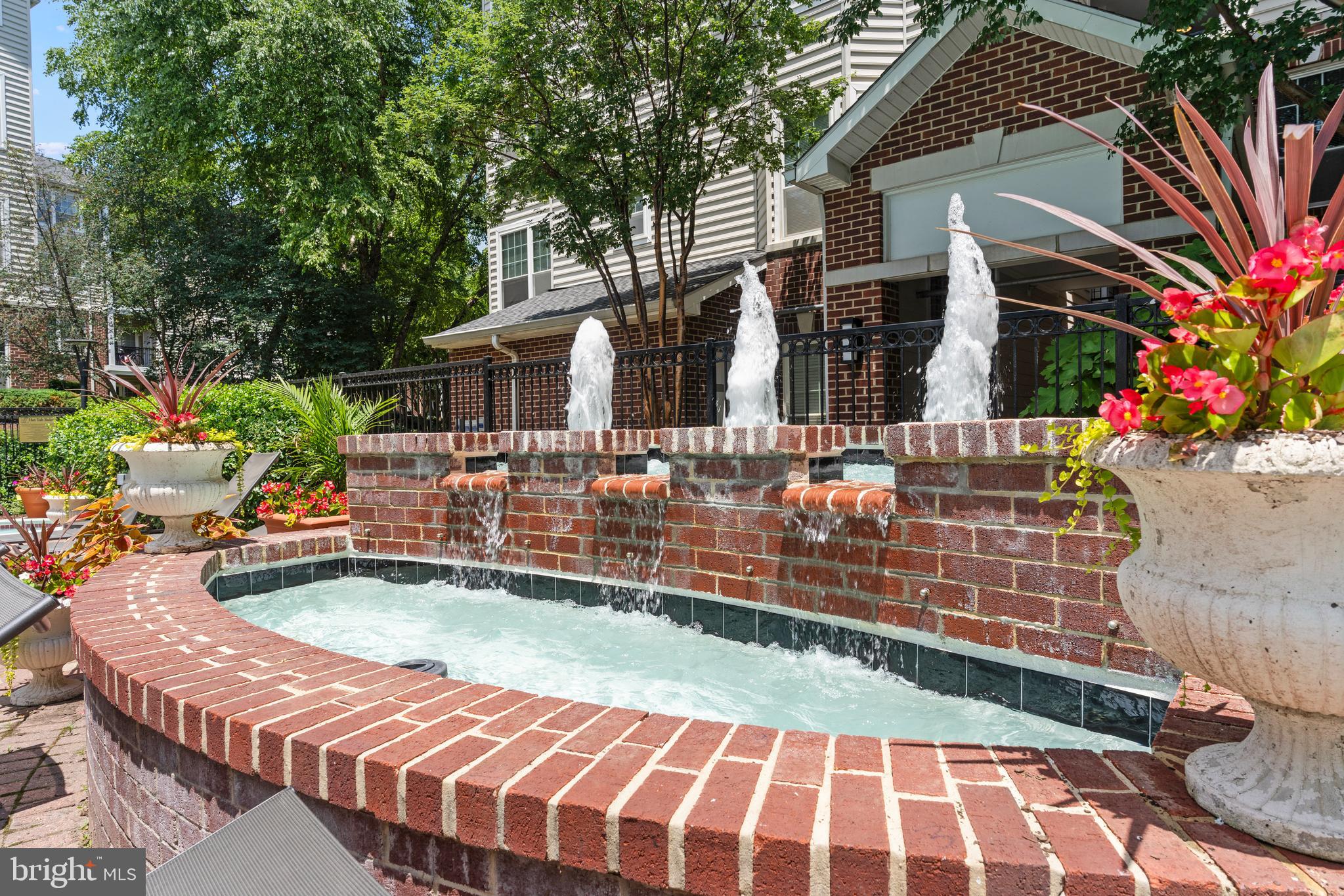 1550 SPRING GATE DRIVE 8409