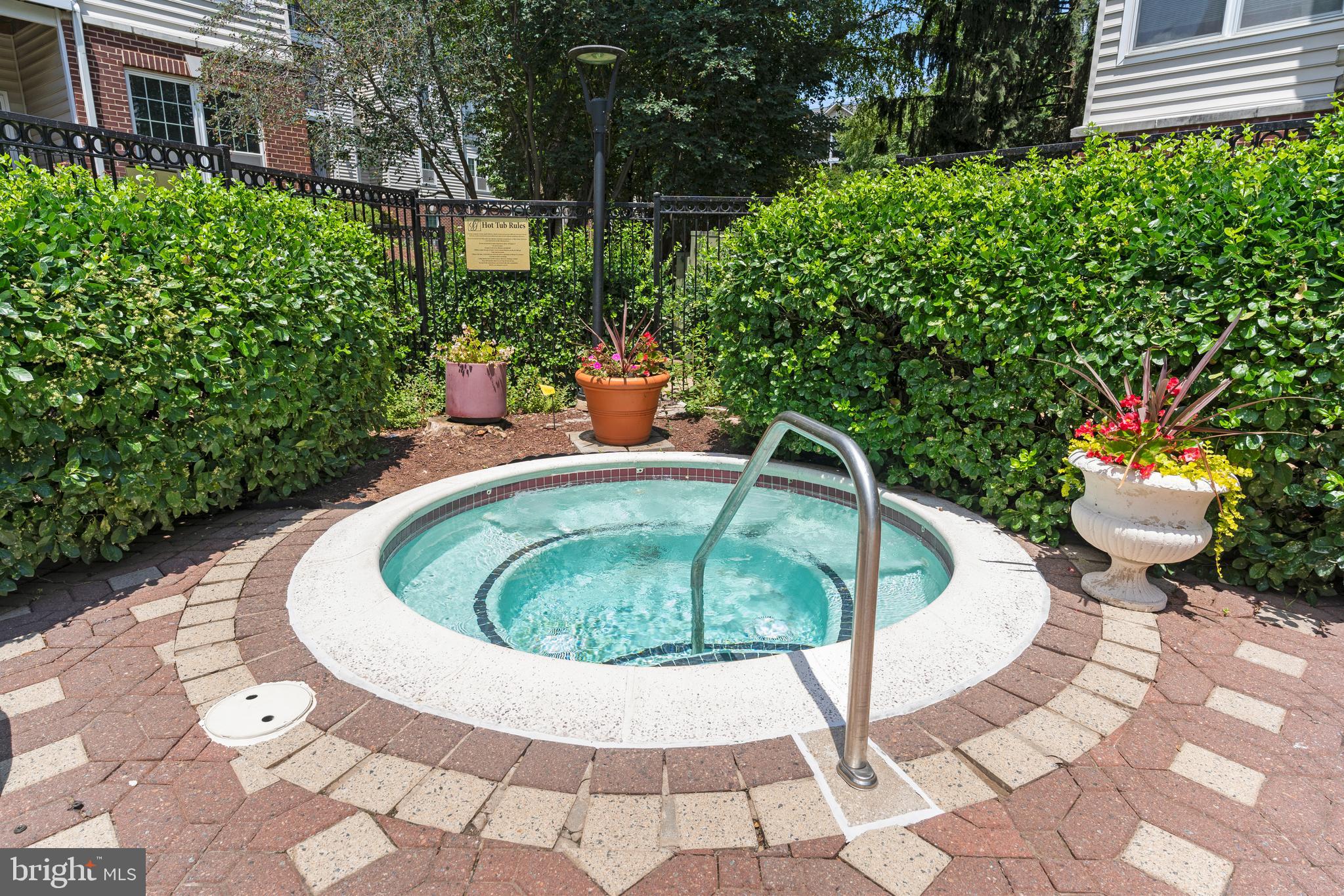 1550 SPRING GATE DRIVE 8409